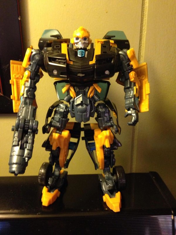 In Hand Images High Octane Bumblebe, 1967 Bumblebee, Slug, Scorn Deluxe Transformers Age Of Extinction Toys (17a) (8 of 50)